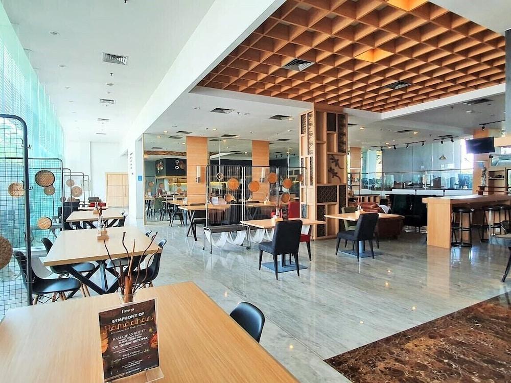 Batiqa Hotel & Apartments Karawang Exterior photo