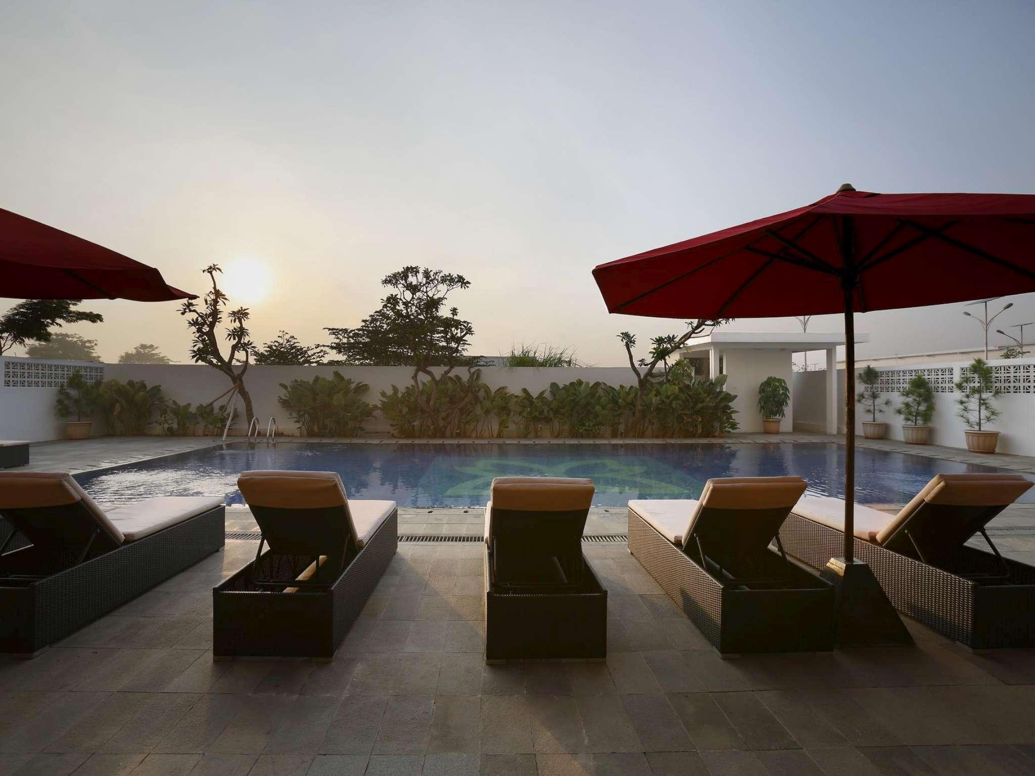 Batiqa Hotel & Apartments Karawang Exterior photo