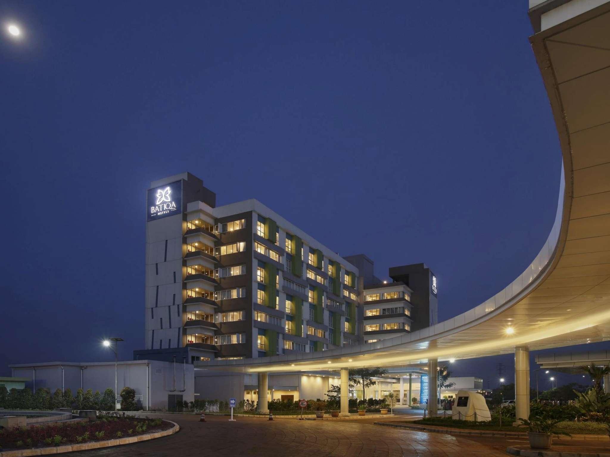 Batiqa Hotel & Apartments Karawang Exterior photo