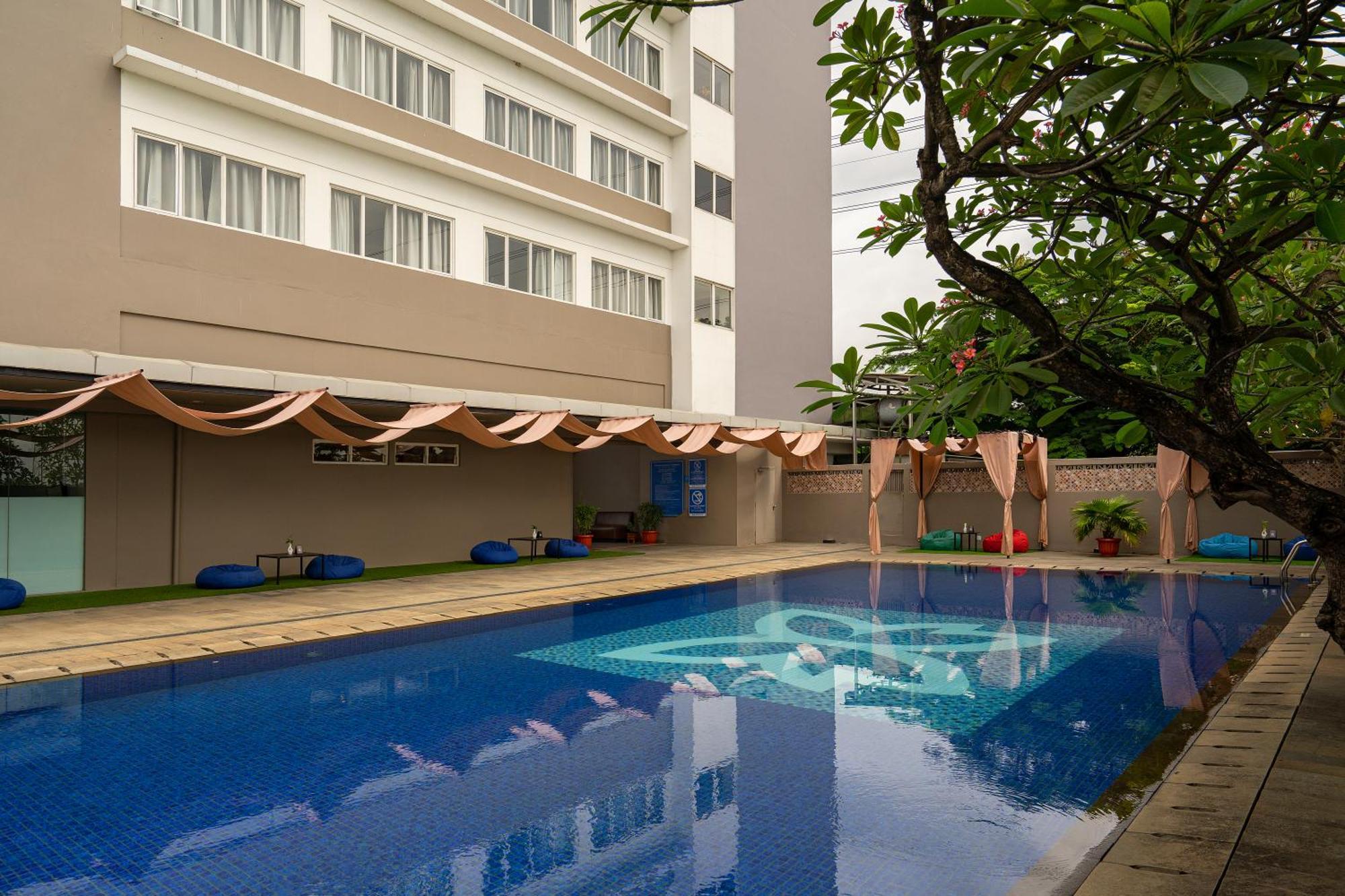 Batiqa Hotel & Apartments Karawang Exterior photo