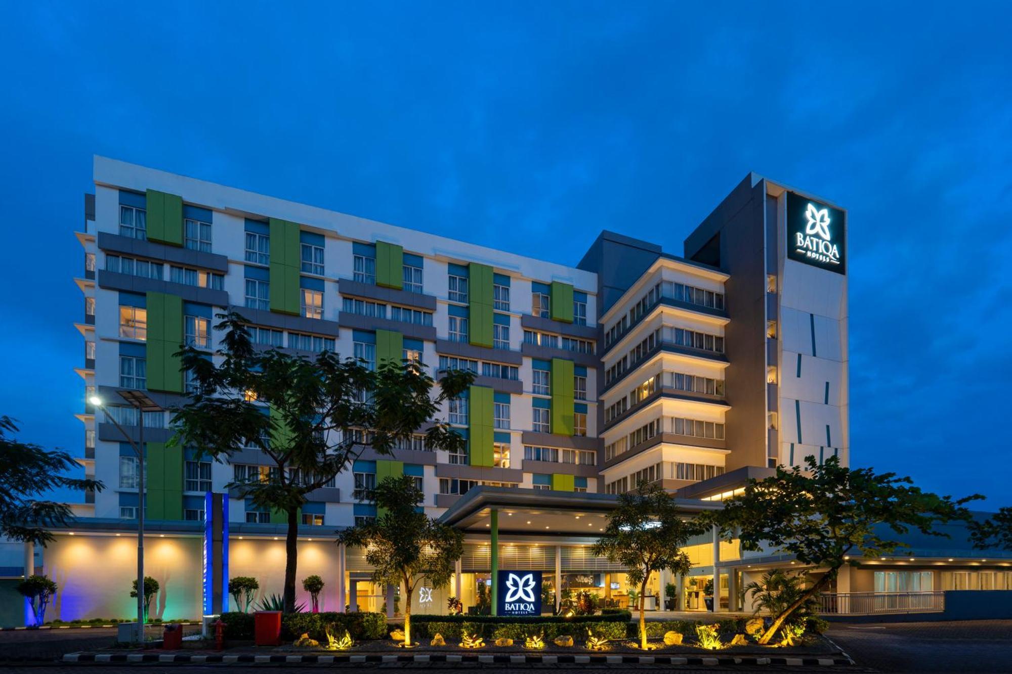 Batiqa Hotel & Apartments Karawang Exterior photo
