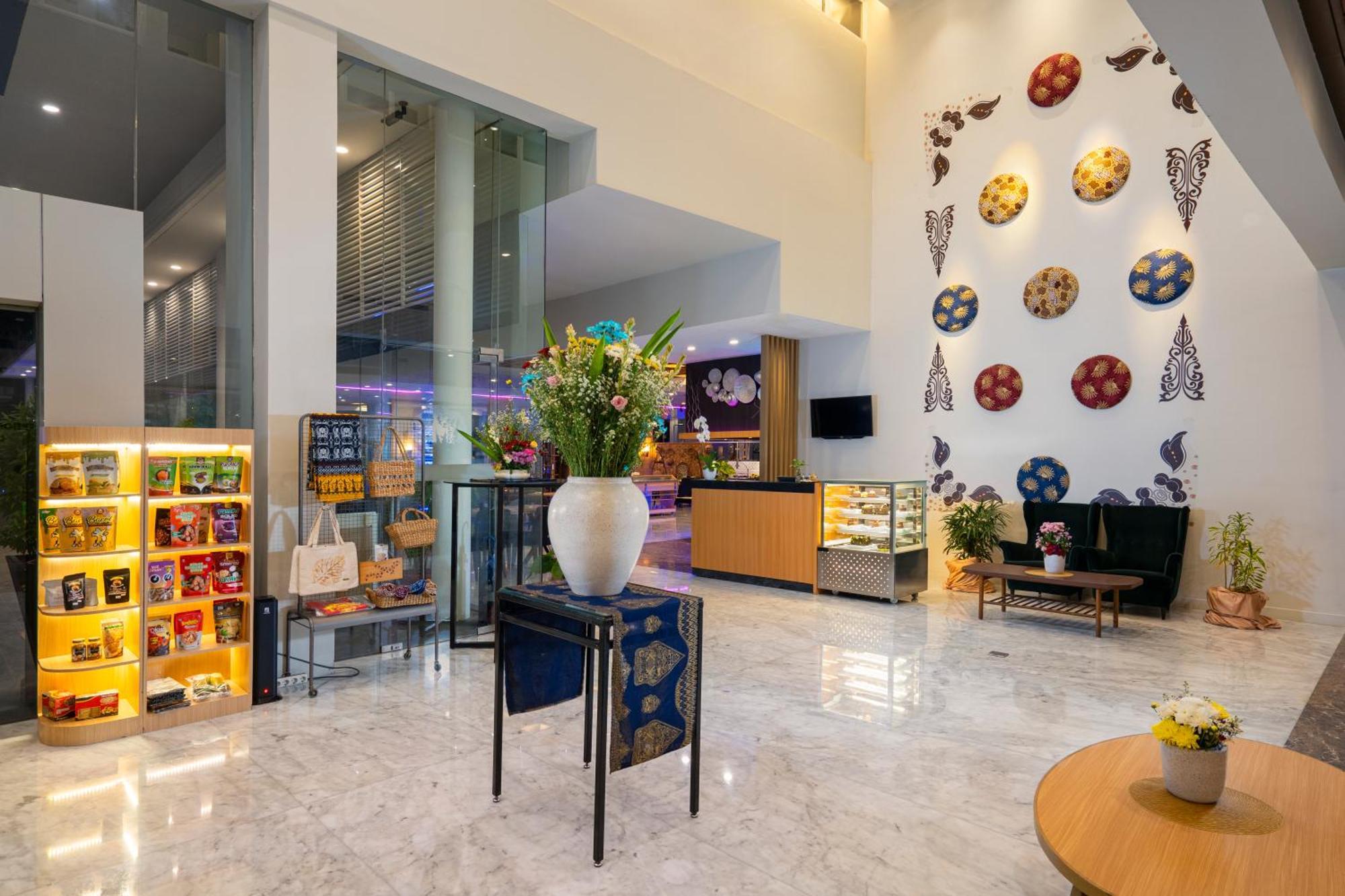 Batiqa Hotel & Apartments Karawang Exterior photo