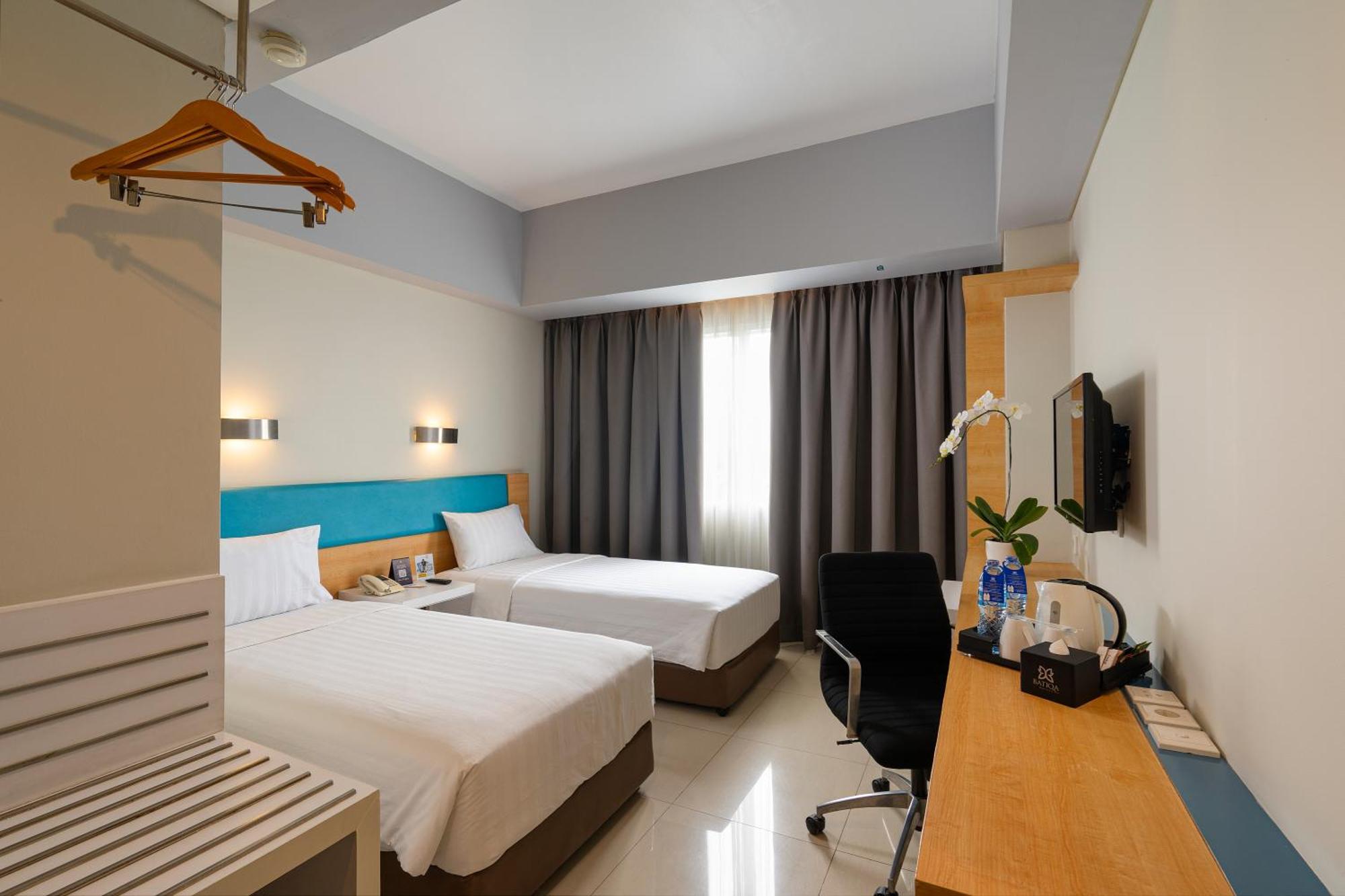 Batiqa Hotel & Apartments Karawang Exterior photo