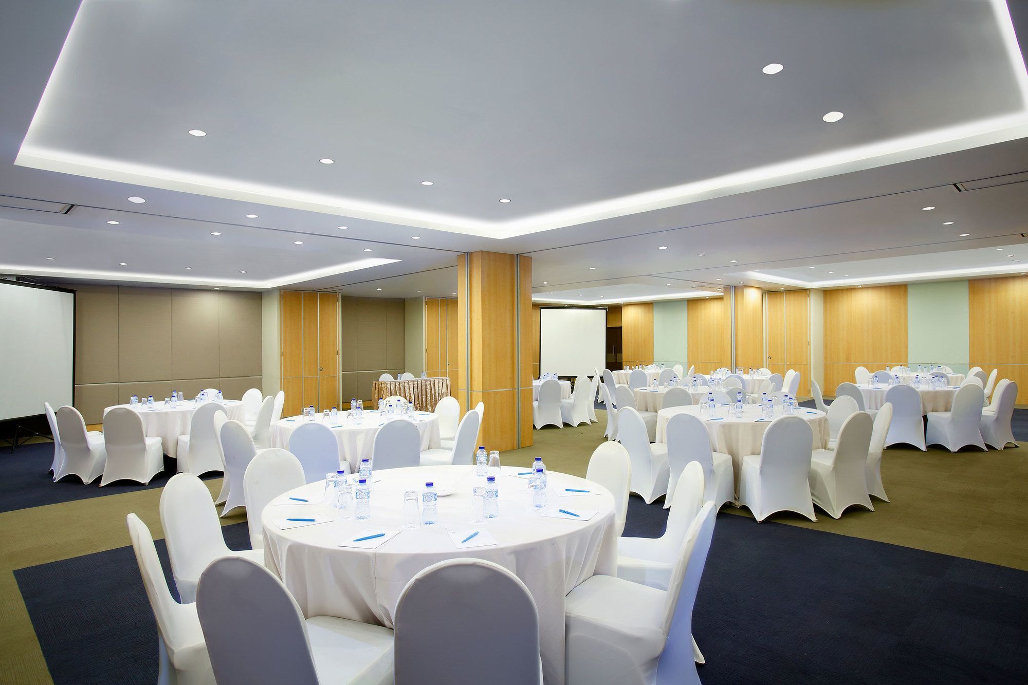 Batiqa Hotel & Apartments Karawang Exterior photo